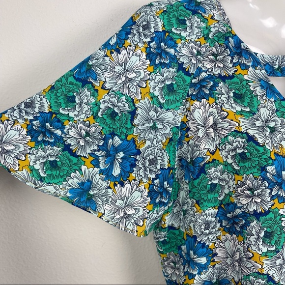 Banana Republic v-neck top with flutter sleeves S - Picture 5 of 10